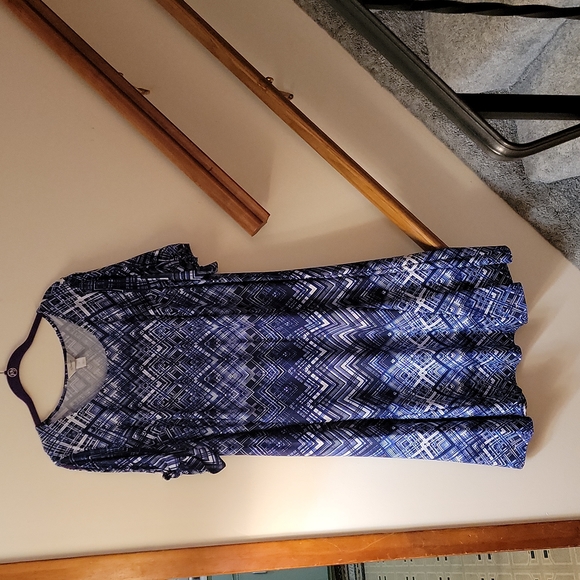 CJ Banks Dresses & Skirts - Summer dress with knoted sleeve detail. Navy, light blue, and white print.